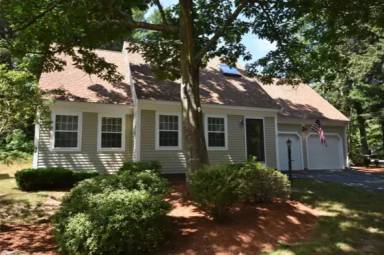 Main picture of 2761 Lake Shore Road - 2