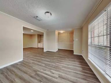 Main picture of 4703 Lost Oak Dr