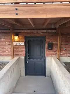 Main picture of 2457 S Lincoln St