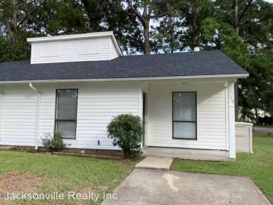 Main picture of 111-99 Village Cir