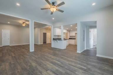 Main picture of 3107 Hendrix Cir SW