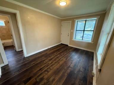 Main picture of 1220 S Francis St