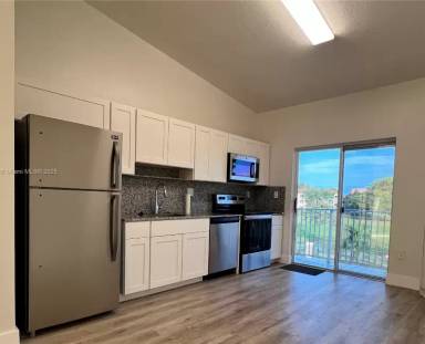 Main picture of 6969-72 NW 179th St