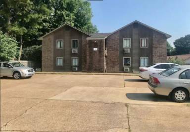 Main picture of 922 W Oak Ave