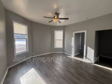 Main picture of 7247 S Ridgeland Ave