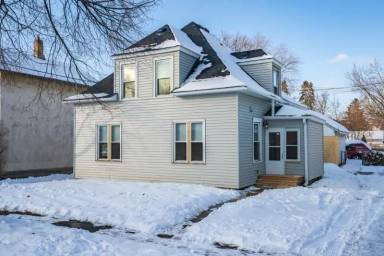 Main picture of 653 Jefferson St NE