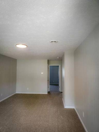 Main picture of 110 W Carter Rd