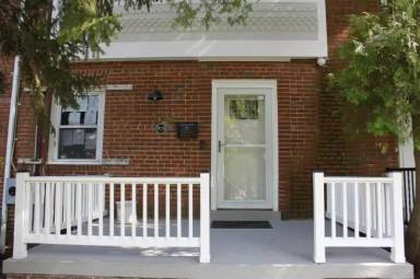 Main picture of 909 Varnum St NE