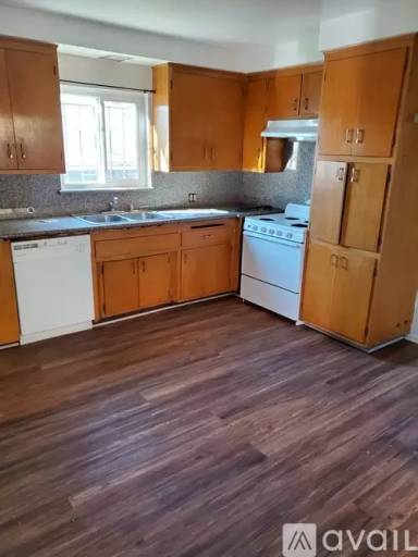 Main picture of 634 E Hyde Park Blvd