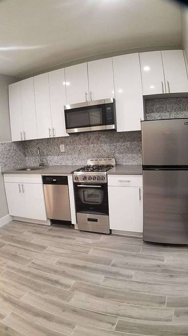 Main picture of 320 E 126th St