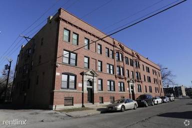Main picture of 4752 S Michigan Ave