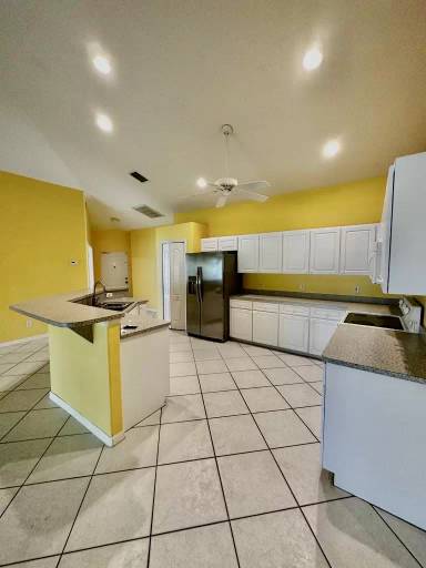 Main picture of 4610 SE 5th Ave
