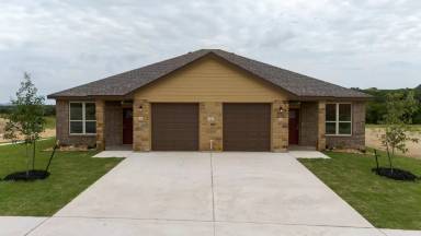Main picture of 201 Leon Ln