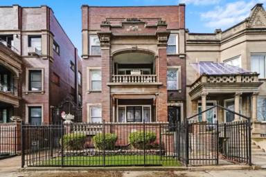 Main picture of 4934 S Michigan Ave