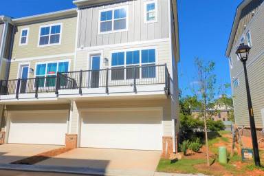 Main picture of 313 Pete Hollis Blvd