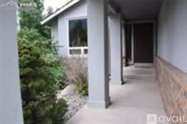 Main picture of 5045 Broadmoor Bluffs Dr