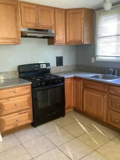 Main picture of 1828 1st St