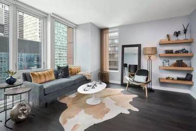Main picture of 41 W Randolph St