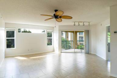 Main picture of 8861 Colonnades Ct W
