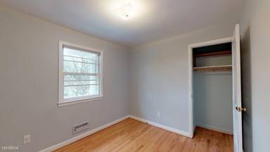 Main picture of 2759 S Grove St