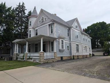 Main picture of 1112 N Main St