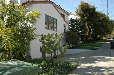 Main picture of 1720 Le Roy Ave