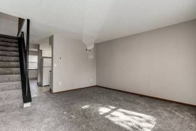 Main picture of 2420 Delavan Ave