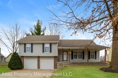 Main picture of 1205 NE Oakwood Dr