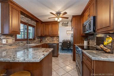Main picture of 4730 SW 57th Ave