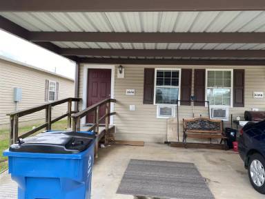 Main picture of 2808 E Travis St