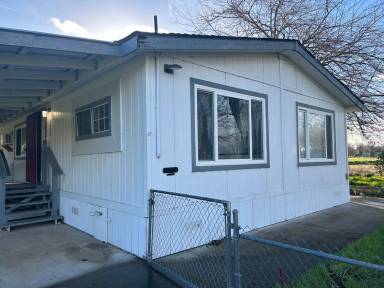 Main picture of 8770 Fox St