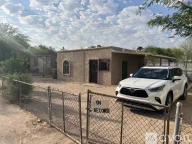 Main picture of 535 W 42nd St