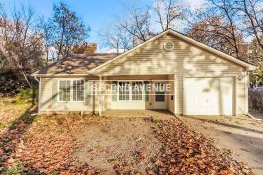 Main picture of 2039 Poplar Ave