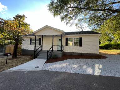 Main picture of 106 Dobbs St