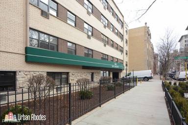 Main picture of 530 W Surf St