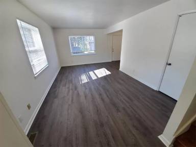 Main picture of 903 Stevens Ct NE