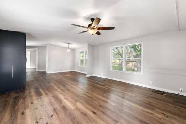 Main picture of 215 Loranger Dr