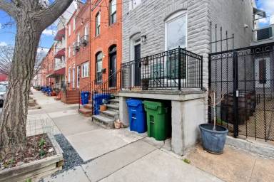 Main picture of 335 S Chester St