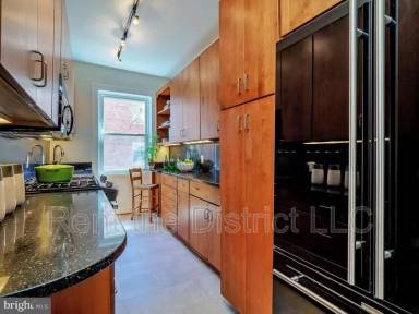 Main picture of Cathedral Park Condominiums