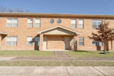 Main picture of 300 Veterans Dr
