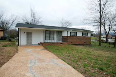 Main picture of 3000 Shadow Lawn Dr NW