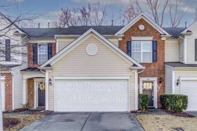 Main picture of 408 Dyersville Dr