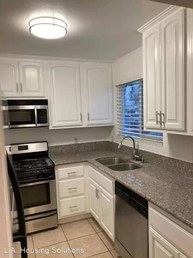 Main picture of 7114 Hawthorn Ave