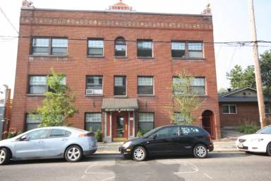 Main picture of 4263 SE Belmont St
