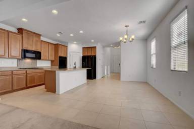 Main picture of 7110 Purple Iris Ave