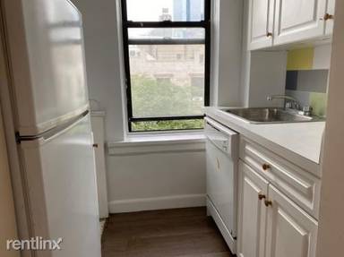 Main picture of 370 W 51st St