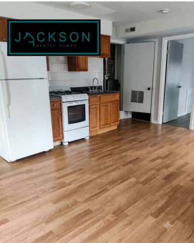 Main picture of 514 W Queen Ln