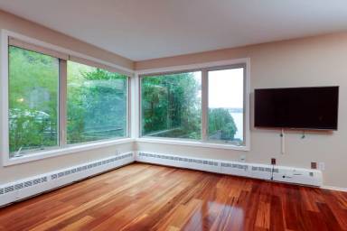 Main picture of 1600 43rd Ave E