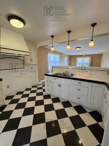 Main picture of 1188 Witt St