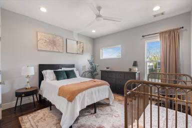 Main picture of 1727B Pecan St